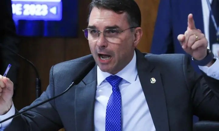 Missão requer investigação sobre filiação falsa de Flávio ao partido no TSE