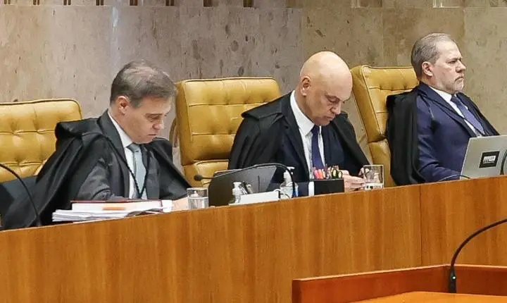 Alexandre de Moraes acusa André Mendonça em forte debate no STF