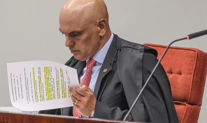 Moraes exige ação do governo para extradição de Carla Zambelli da Itália