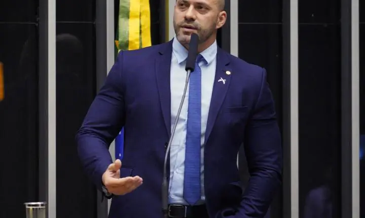 Moraes cobra explicações de Daniel Silveira em 48 horas sobre vídeo no X