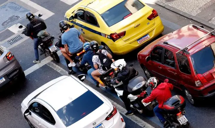 Mortes envolvendo motos crescem com a expansão da economia de aplicativo