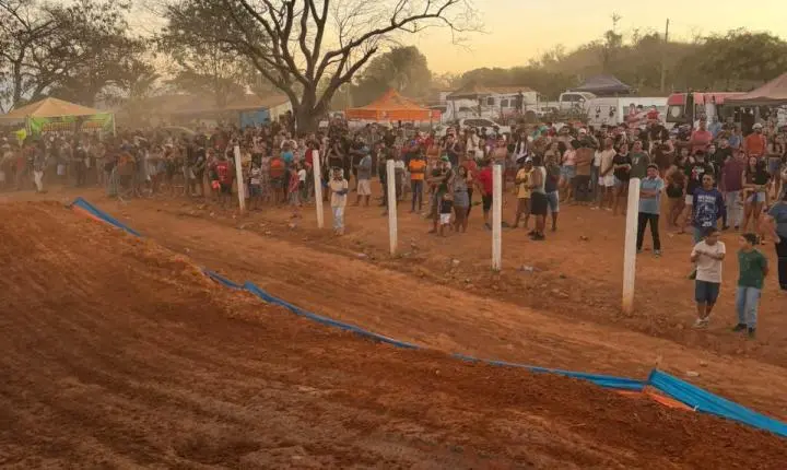 Motocross reúne multidão e pilotos de três estados nos 32 anos de Bernardino Batista
