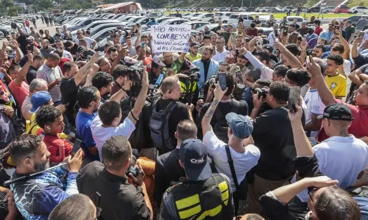 Motoristas de aplicativos manifestam-se contra regulamentação proposta