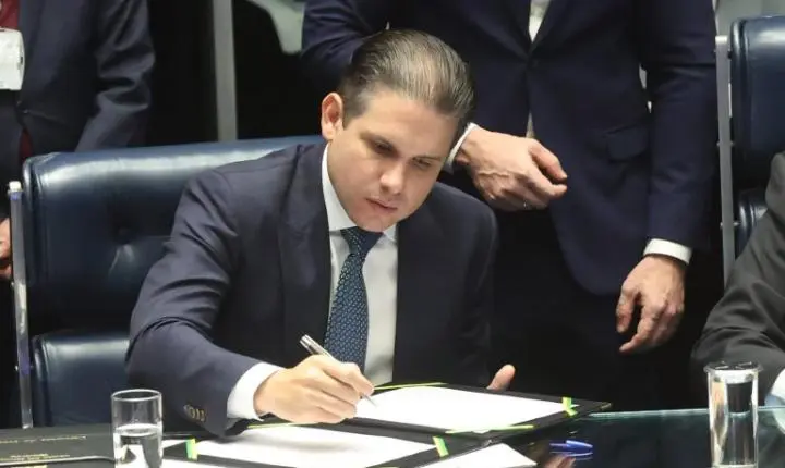 Hugo Motta adota nova escala de trabalho imediatamente na Câmara