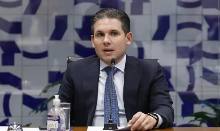 Motta e ministro da Fazenda debatem dívidas rurais e combustíveis na Câmara