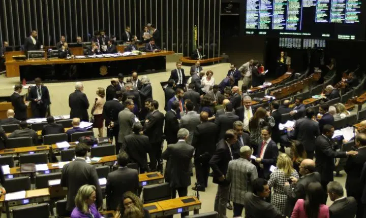 Congresso autoriza repasse de recursos federais para municípios inadimplentes na LDO