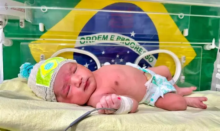 Bebês de hospital na Paraíba ganham roupas temáticas da Copa do Mundo
