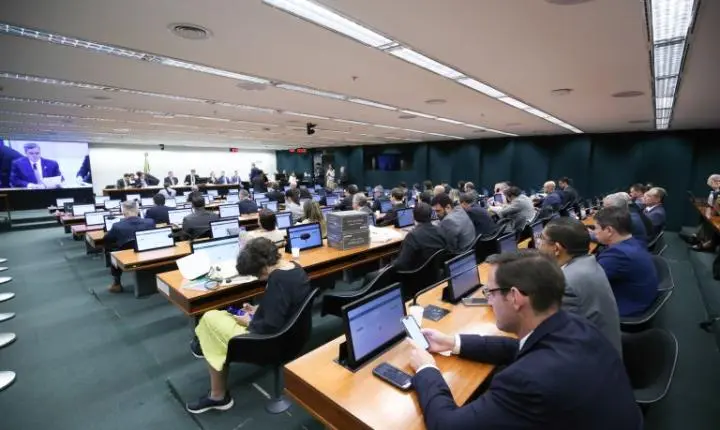 Consultorias de Orçamento alertam para desafios na estabilização da dívida pública com a LDO 2027