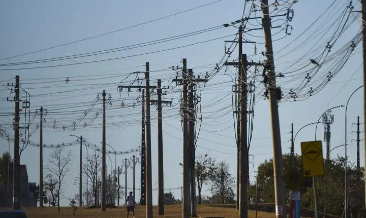 Acidentes com a rede elétrica aumentam no Brasil em 2025, aponta Abradee