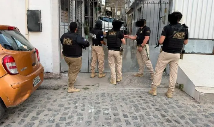 Polícia civil deflagra operação contra tráfico de drogas e bloqueia milhões