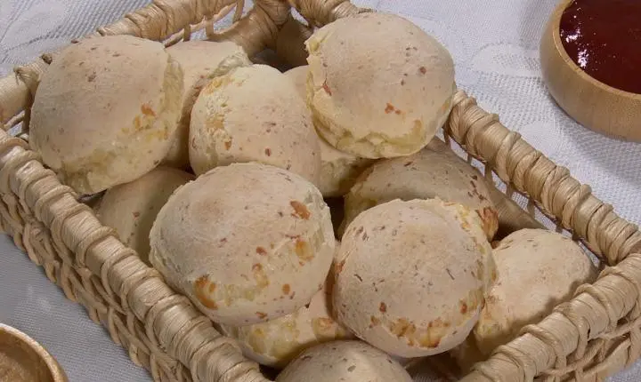 Chef JPB ensina receita de pão de queijo mineiro tradicional