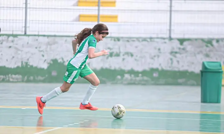 Maria Gabriela Lira, paraibana de 10 anos, viraliza com análises e dicas para Carlo Ancelotti e a Seleção Brasileira
