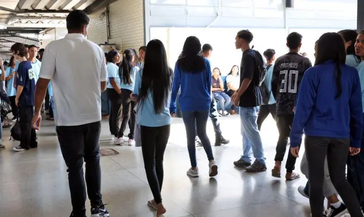 Programa Pé-de-Meia inicia pagamento da sétima parcela nesta segunda-feira