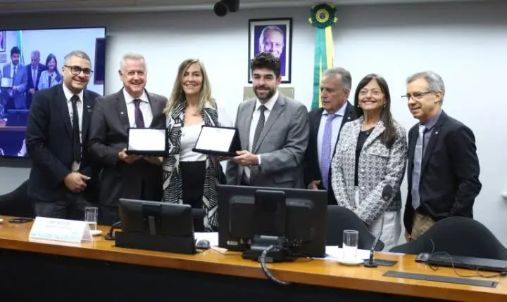 Pesquisadores e deputados debatem prioridade para testes de polilaminina em lesão medular