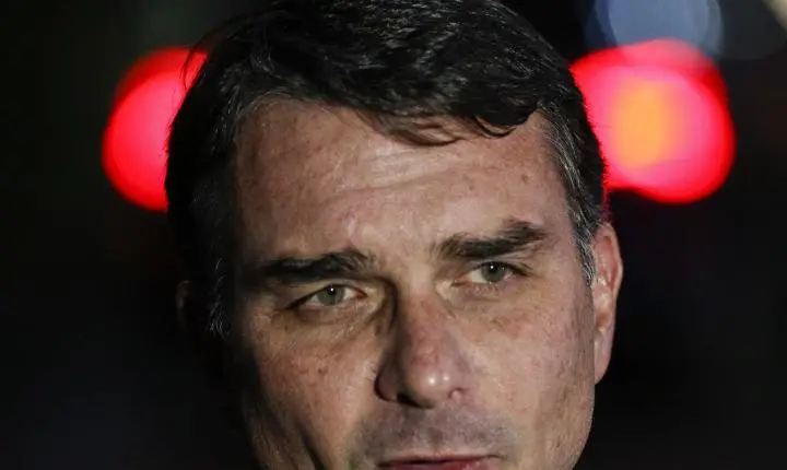 PF detalha cobranças de Flávio Bolsonaro a banqueiro por filme Dark Horse