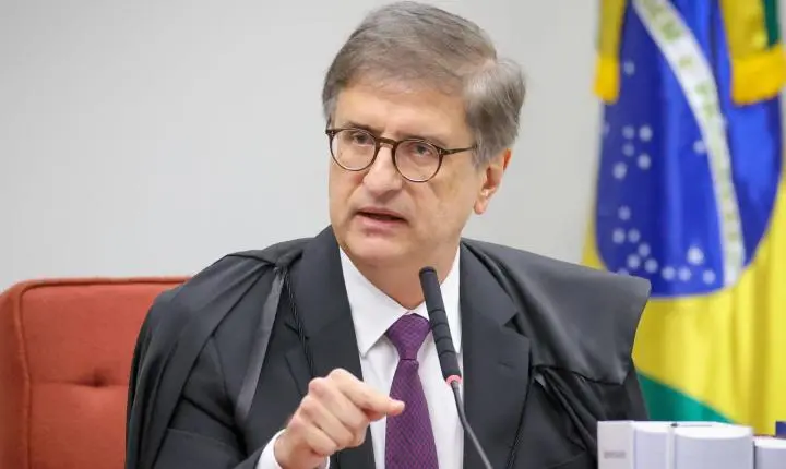 PGR afasta abuso de autoridade em pedido de André Mendonça contra Moraes