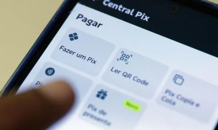 Pix enfrenta instabilidade e gera milhares de reclamações neste domingo