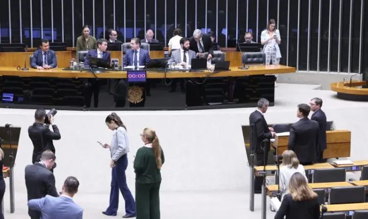 Plenário da câmara inicia sessão com votação de urgências e medidas provisórias