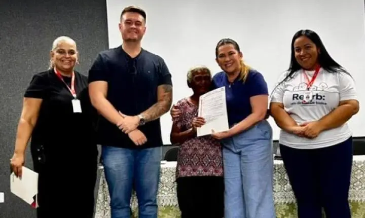 Prefeitura de Cajazeiras amplia Regularização Fundiária e entrega novas escrituras a famílias da Zona Norte