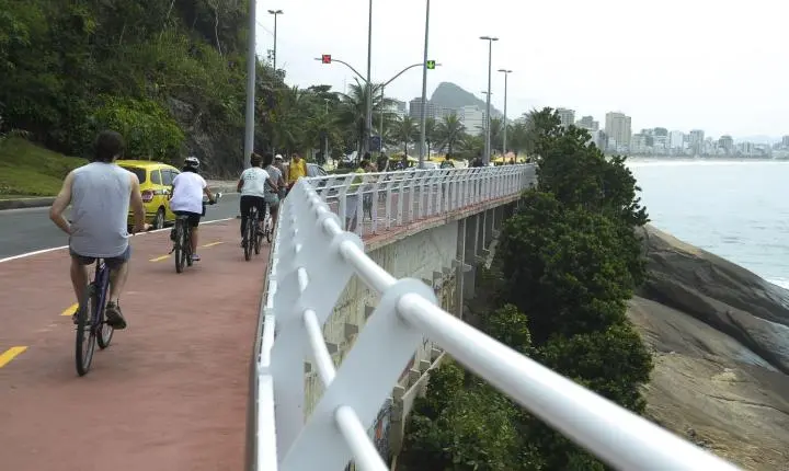 Prefeitura do Rio interdita Ciclovia Tim Maia devido a ondas de alta magnitude