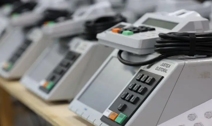 TSE estabelece comissão para regulamentar inteligência artificial nas eleições