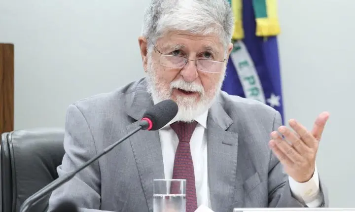 Celso Amorim rejeita uso do combate ao crime organizado como pretexto para violar soberania