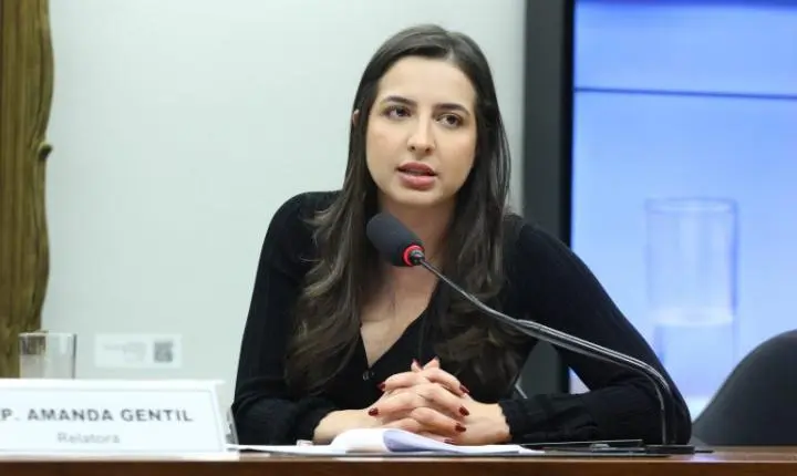 Câmara analisa projeto que aprimora monitoramento de medidas protetivas e suspende porte de arma de agressor