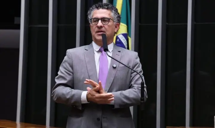 Proposta de lei isenta consumidores de multas na remarcação e desistência de passagens