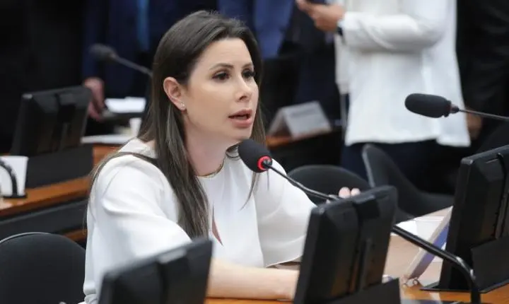 Projeto na Câmara propõe dedução de gastos com vacinas no Imposto de Renda