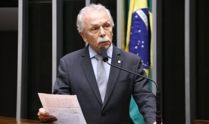 Câmara analisa projeto para banir plásticos descartáveis em órgãos e escolas