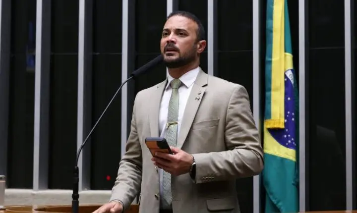 Proposta legislativa criminaliza o uso de animais no tráfico de drogas