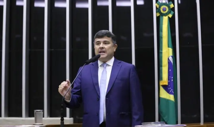Projeto de lei exige técnico de enfermagem em escolas de tempo integral