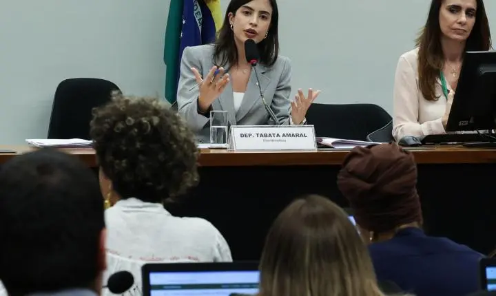 Proposta que criminaliza a misoginia avança na Câmara dos Deputados