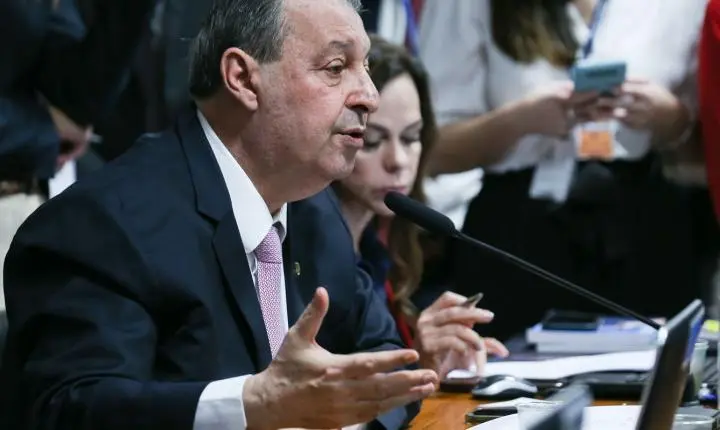 Relator do Senado vota pela aprovação da PEC do fim da escala 6x1