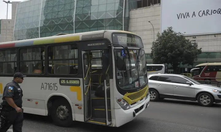 Rodoviários do Rio de Janeiro mantêm greve e aguardam nova proposta até amanhã