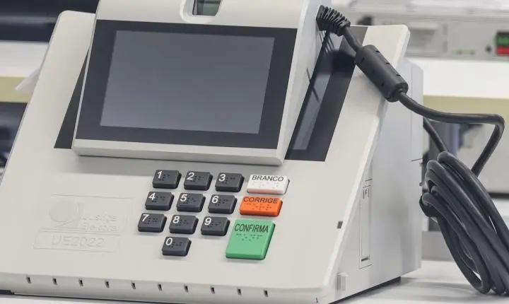 Urna eletrônica e auditoria do TSE garantem a segurança do voto nas eleições