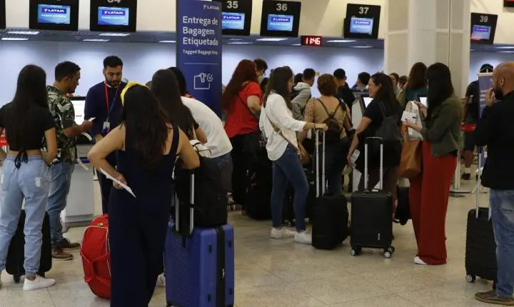 Aeroporto Santos Dumont retoma operações normais após voos cancelados