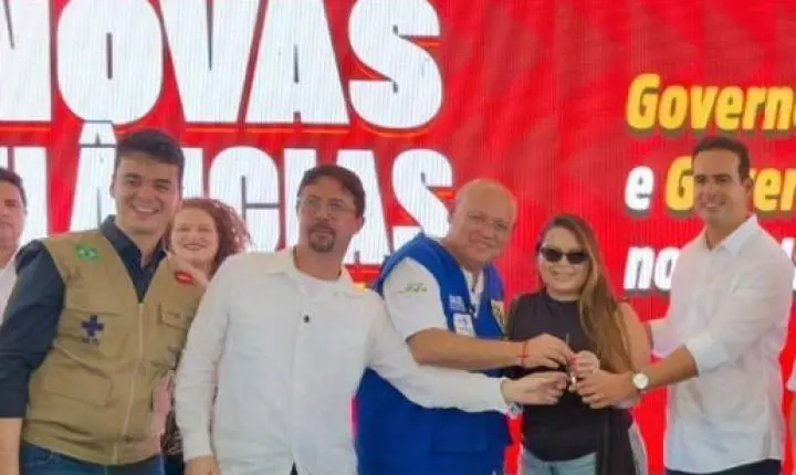 São José de Piranhas recebe ambulância tipo A e van do programa Agora Tem Especialistas
