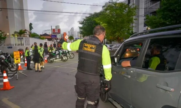 Obra da Cagepa provoca desvio na Avenida Cruz das Armas em João Pessoa