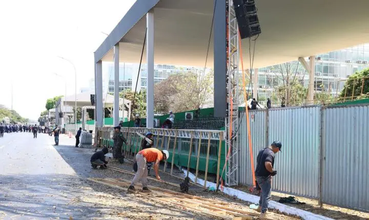 Desfile cívico-militar destaca soberania, combate ao feminicídio e Copa