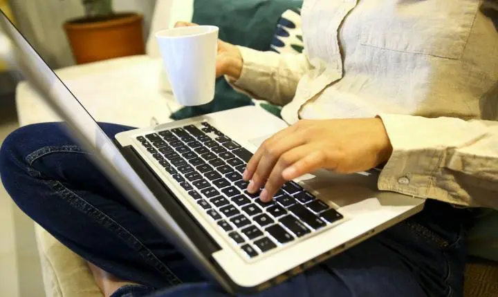 Sete em cada dez brasileiros temem comprar remédios pela internet no país