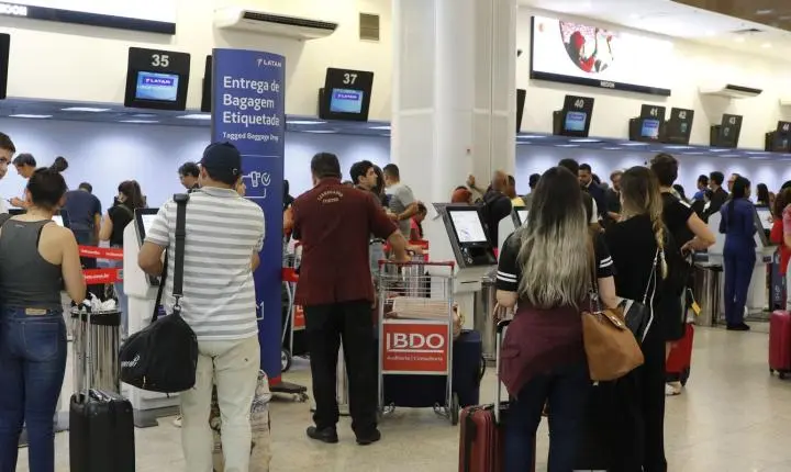 Setor de serviços registra queda em maio impulsionado pelo transporte