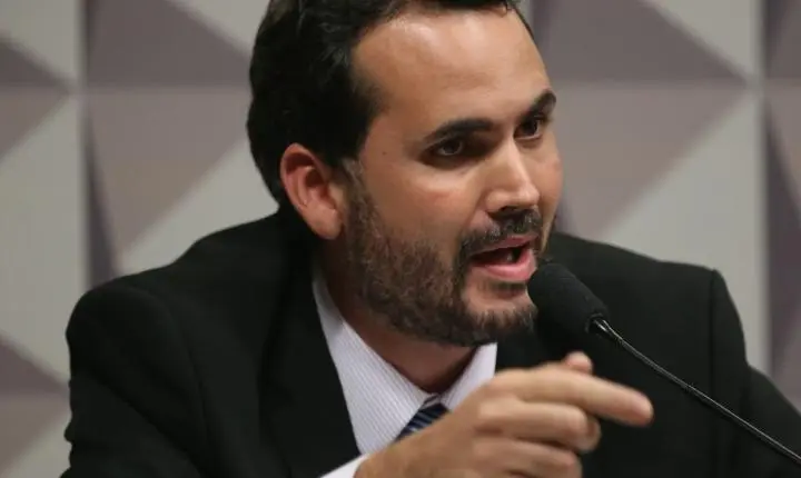 Ministro afasta retomada de subsídio ao diesel em meio à alta do petróleo