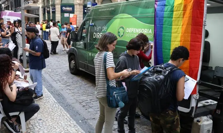 Marcha trans ocupa o Rio de Janeiro em defesa da democracia