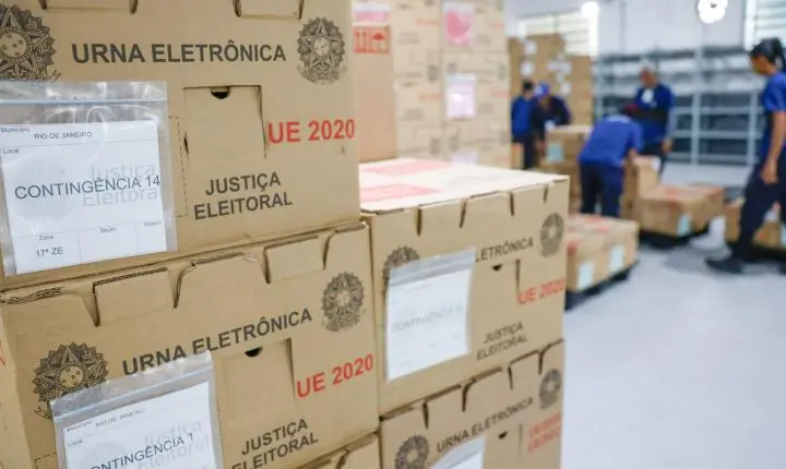 Tribunais distribuem urnas eletrônicas e preparam seções para a votação