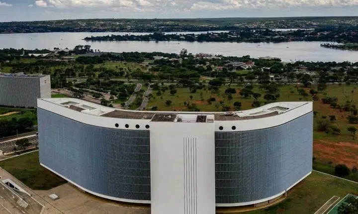 TSE exige isonomia na IA da Meta para campanhas de Lula e Flávio