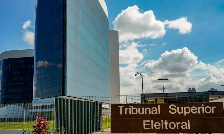 TSE busca consenso sobre inteligência artificial e eleições em reunião ministerial