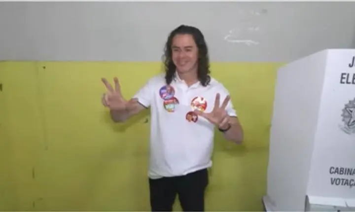Veneziano Vital do Rêgo vota em Campina Grande e destaca prestação de contas