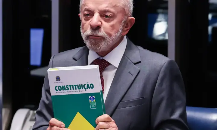 Lula celebra fim da escala 6x1 em atos de campanha em Minas Gerais