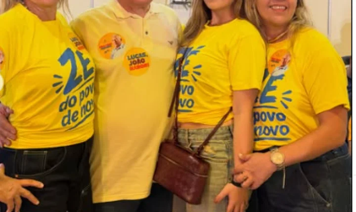 Zé Aldemir destaca apoio da família durante participação em evento político